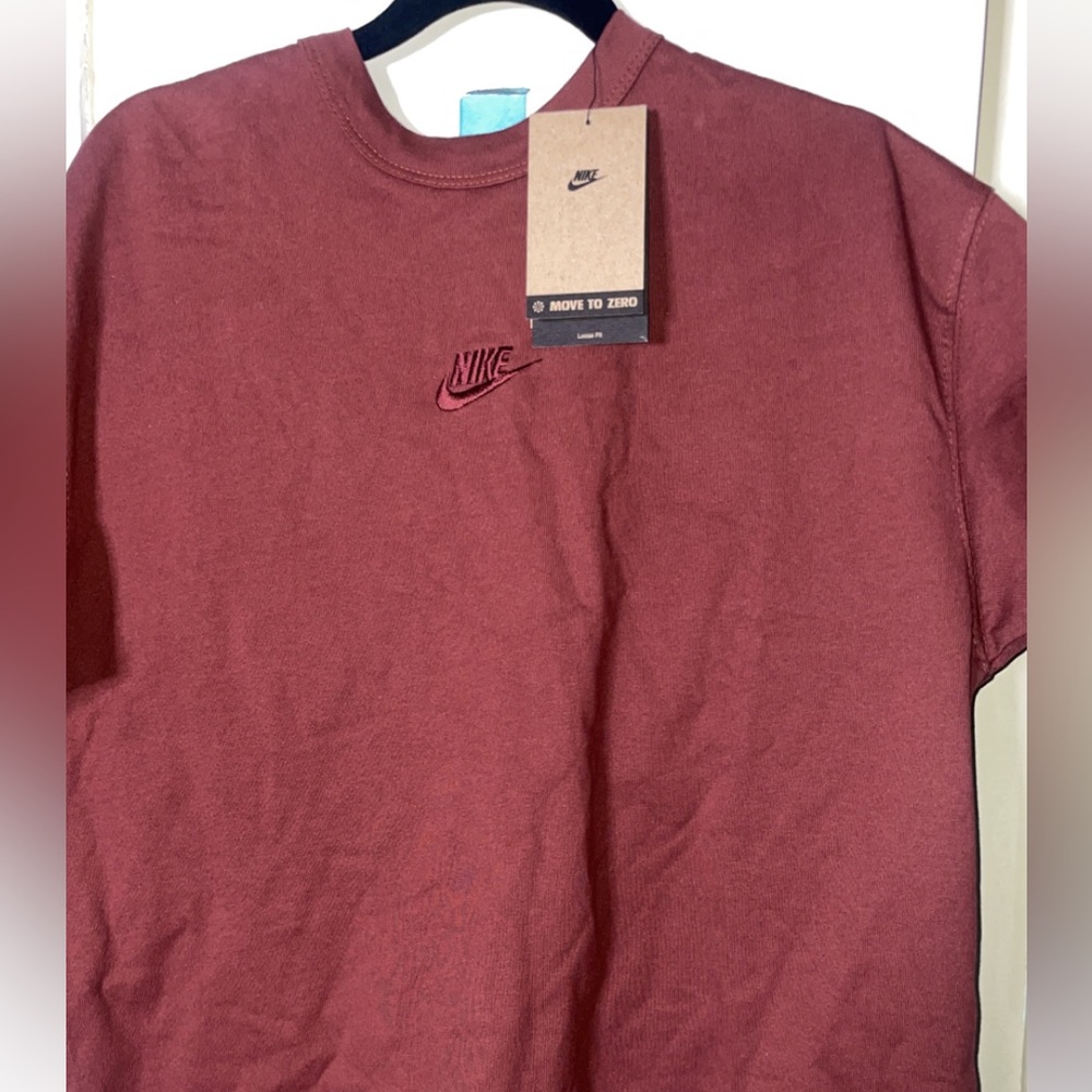 Brand new men's Nike tee!!